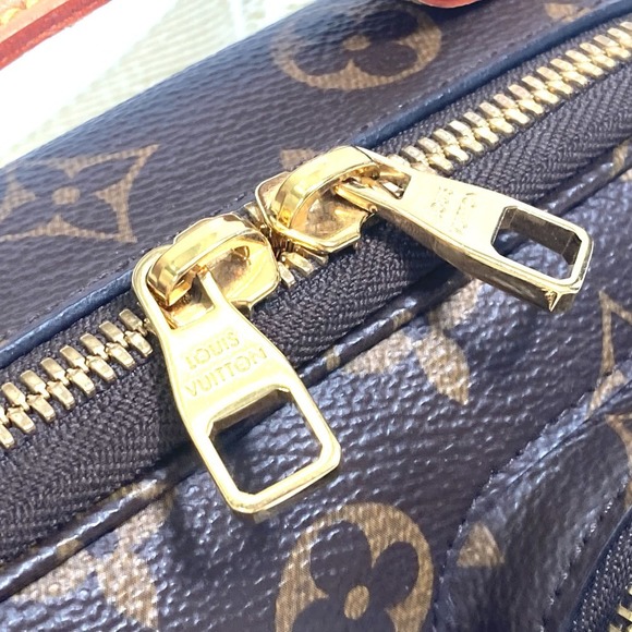 Louis Vuitton Monogram Utility Crossbody Bag Brown - Picture 5 of 9